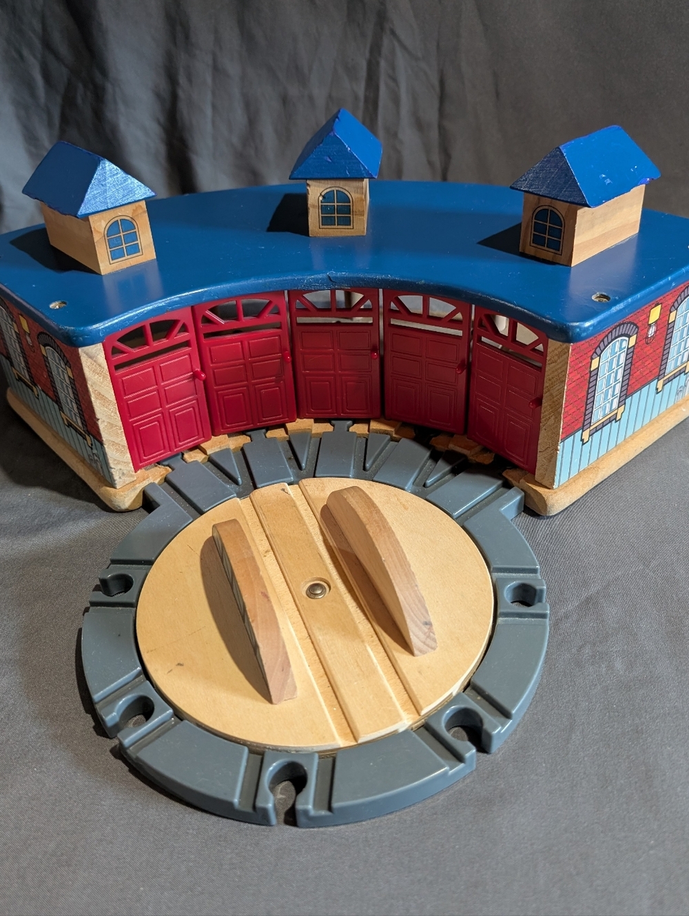 Imaginarium Wooden Railway 5 Door Roundhouse Shed & Turntable Thomas Compatible